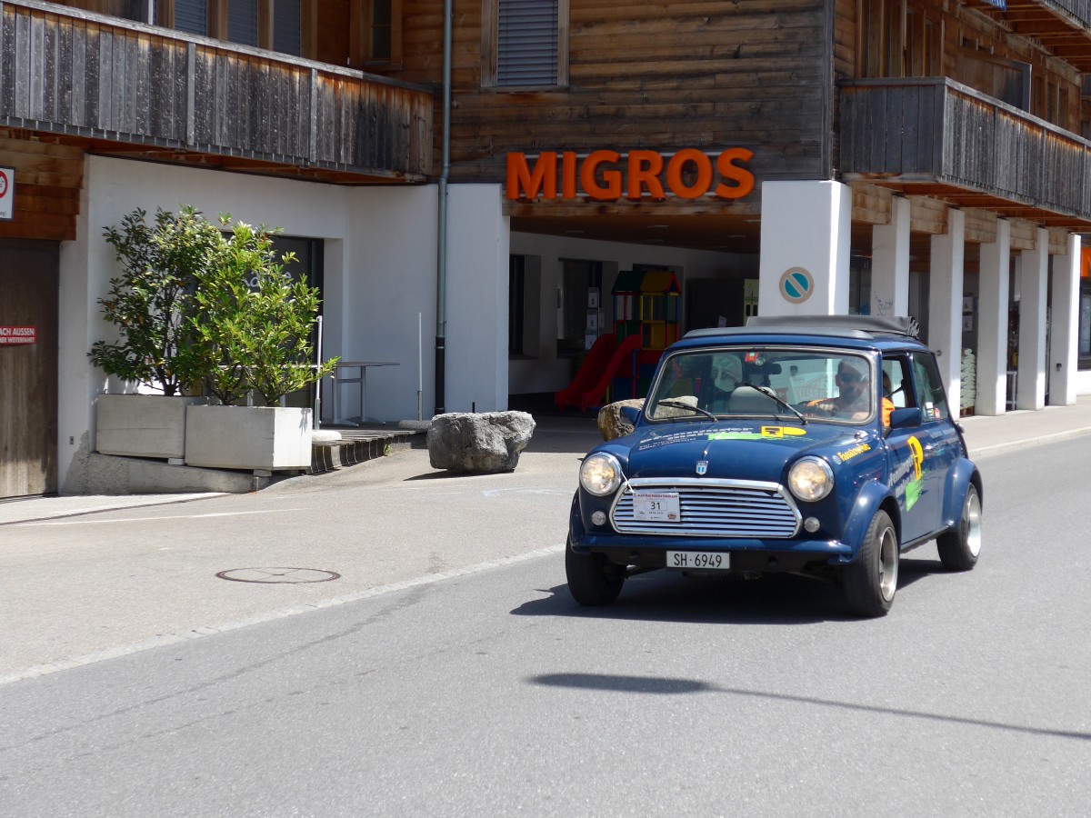 (151'430) - Austin Mini - SH 6949 - am 8. Juni 2014 in Brienz, Hauptstrasse