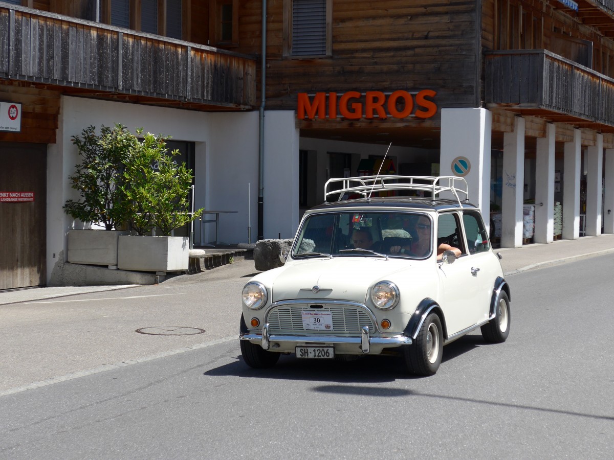(151'431) - Austin Mini - SH 1206 - am 8. Juni 2014 in Brienz, Hauptstrasse