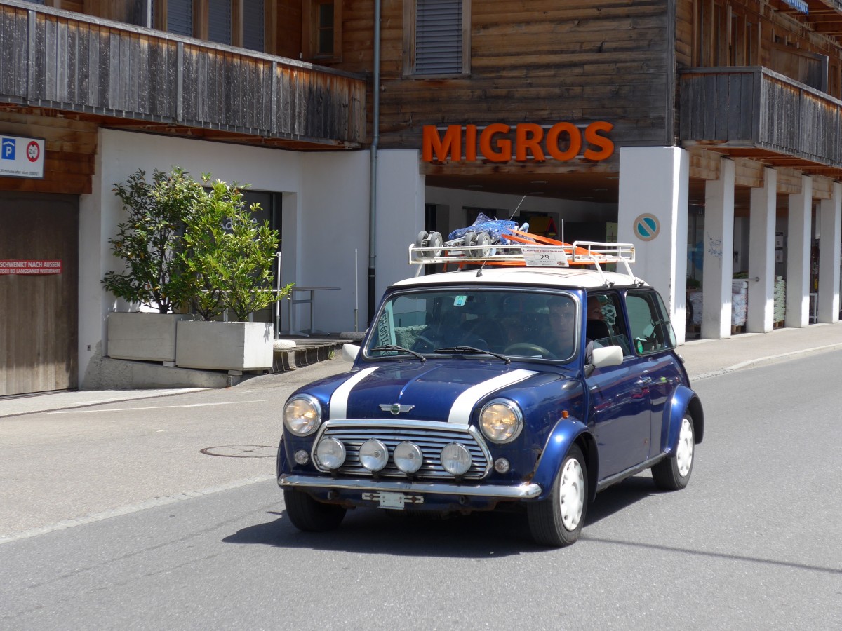 (151'432) - Austin Mini - SH 60'144 U - am 8. Juni 2014 in Brienz, Hauptstrasse
