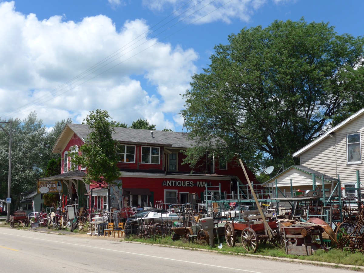 (152'149) - Antiques Mall am 8. Juli 2014 in Emerald Grove