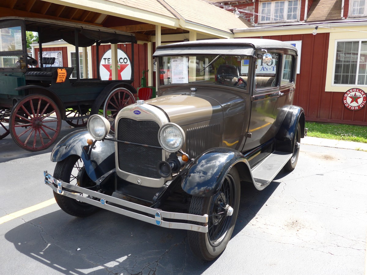 (152'245) - Ford am 9. Juli 2014 in Volo, Auto Museum