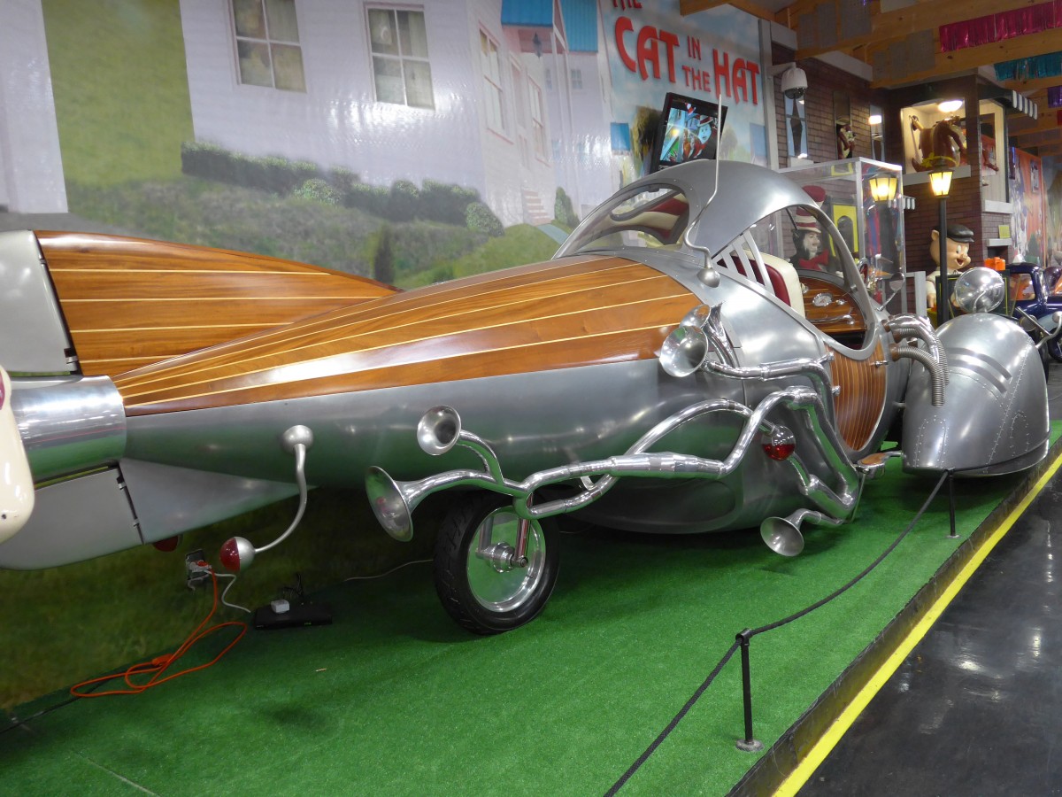 (152'380) - Super Luxurious Omnidirectional - Jahrgang 2003 - von  Cat in the Hat  am 9. Juli 2014 in Volo, Auto Museum