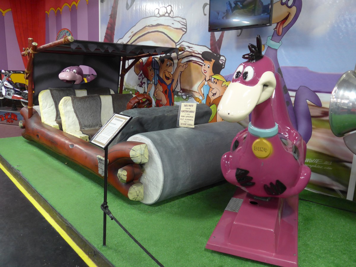 (152'381) - Flintmobile - Jahrgang 1994 - von  Flintstones  am 9. Juli 2014 in Volo, Auto Museum