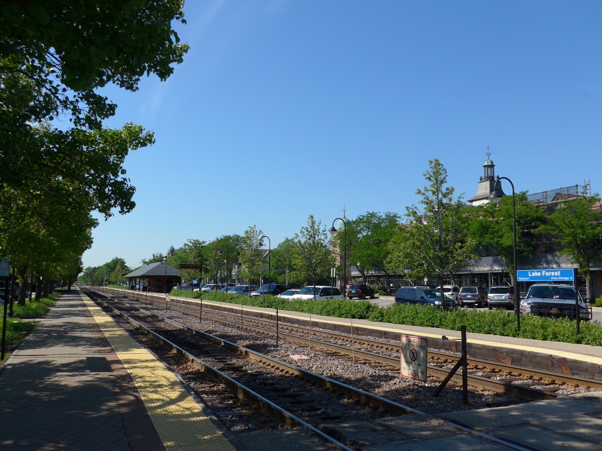 (152'515) - Beim Bahnhof in Lake Forest am 11. Juli 2014