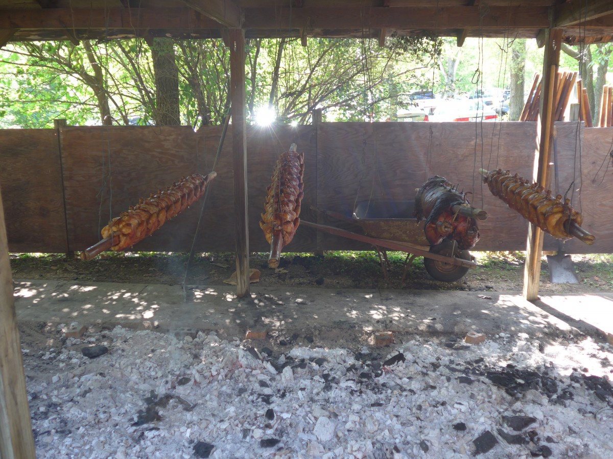 (152'679) - Fleisch auf dem Feuer beim Steirer Picnic am 13. Juli 2014 in Lily Lake