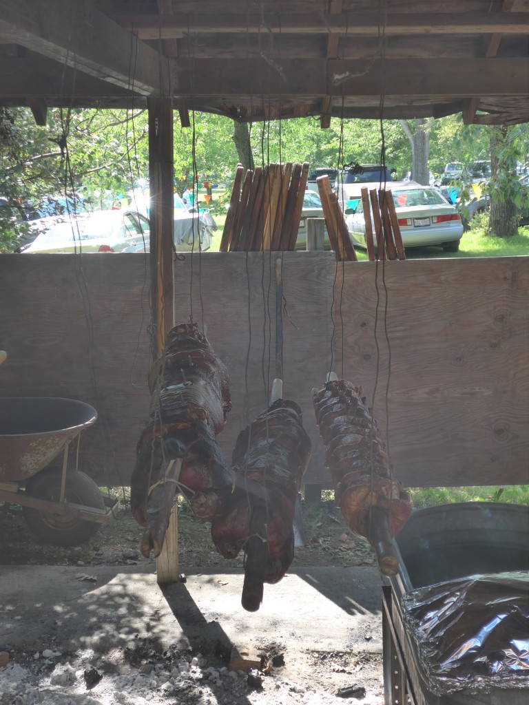 (152'680) - Fleisch auf dem Feuer beim Steirer Picnic am 13. Juli 2014 in Lily Lake