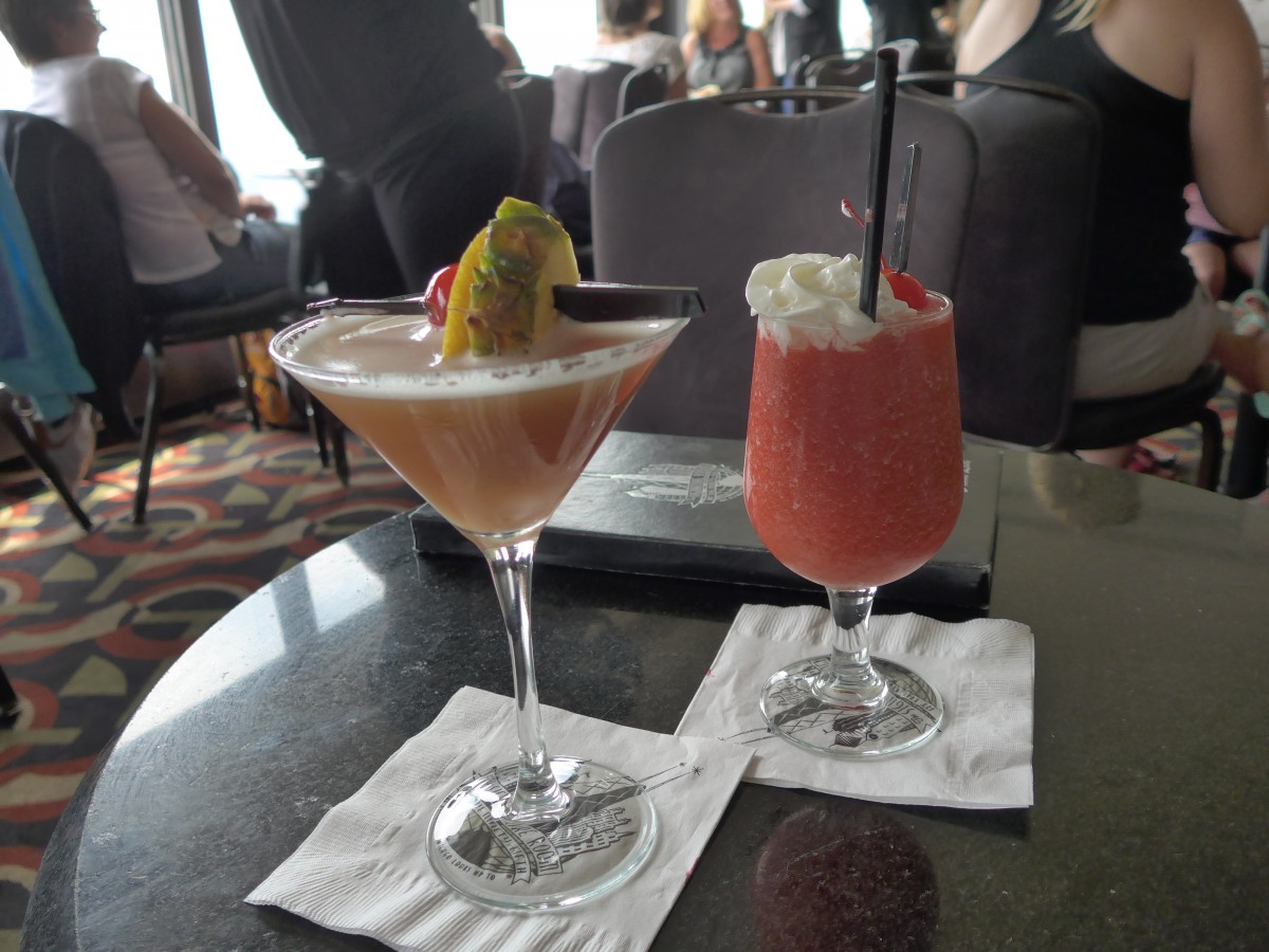 (152'729) - Erfrischung im 96. Stock des John Hancock Tower in Chicago am 14. Juli 2014