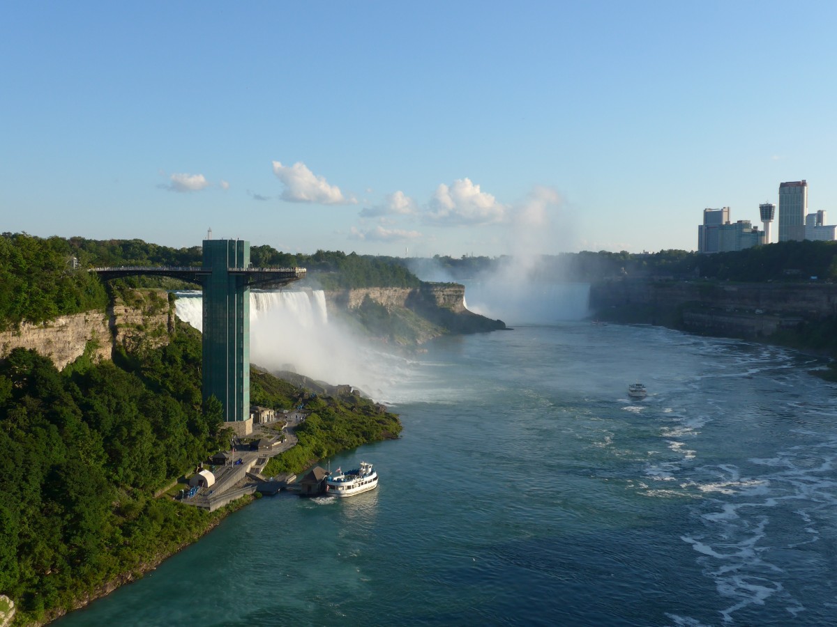(152'841) - Die Niagara Falls von der Rainbow Br�cke aus am 15. Juli 2014 in Niagara Falls/USA und Clifton Hill/Kanada