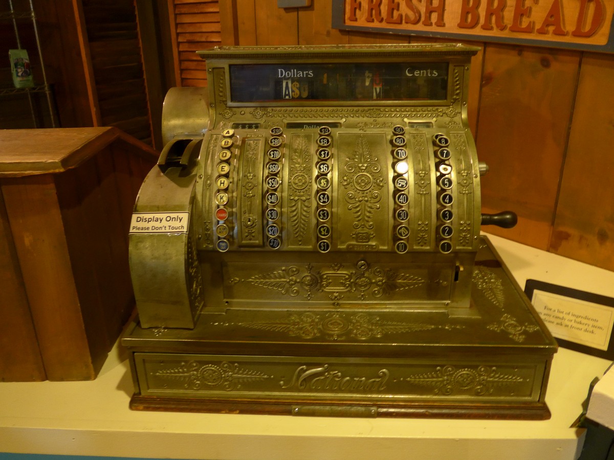 (152'974) - Alte  National -Kasse am 16. Juli 2014 bei den Amish in Nappanee