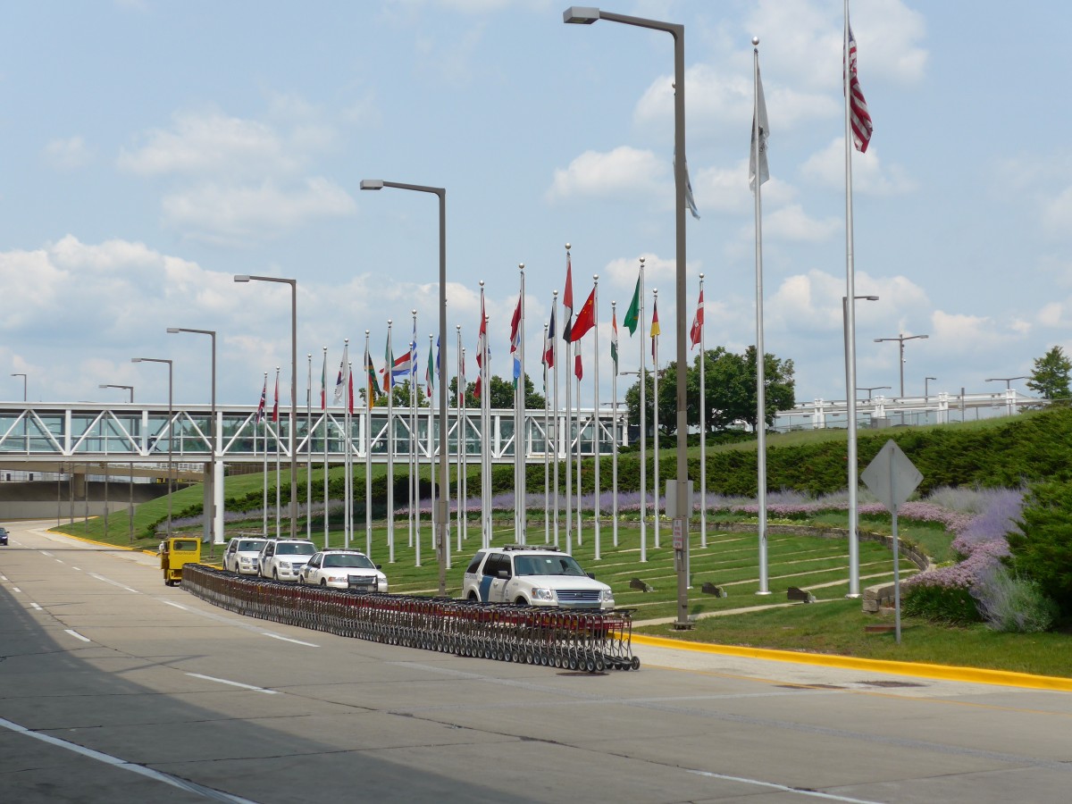 (153'392) - Transport der Transportw�geli am 20. Juli 2014 in Chicago, Airport O'Hare