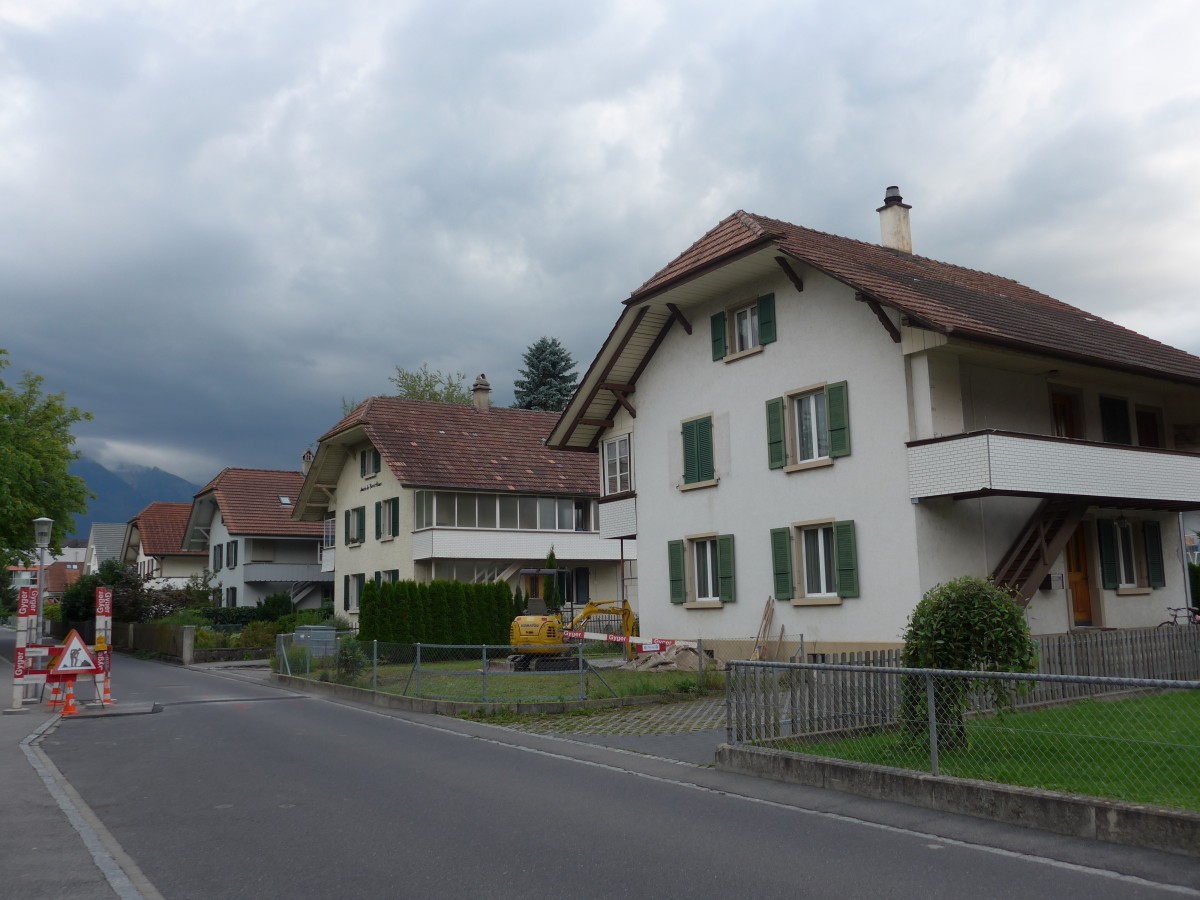 (153'669) - Baustelle an der Langestrasse in Thun-Lerchenfeld am 5. August 2014 mit Baumaschine