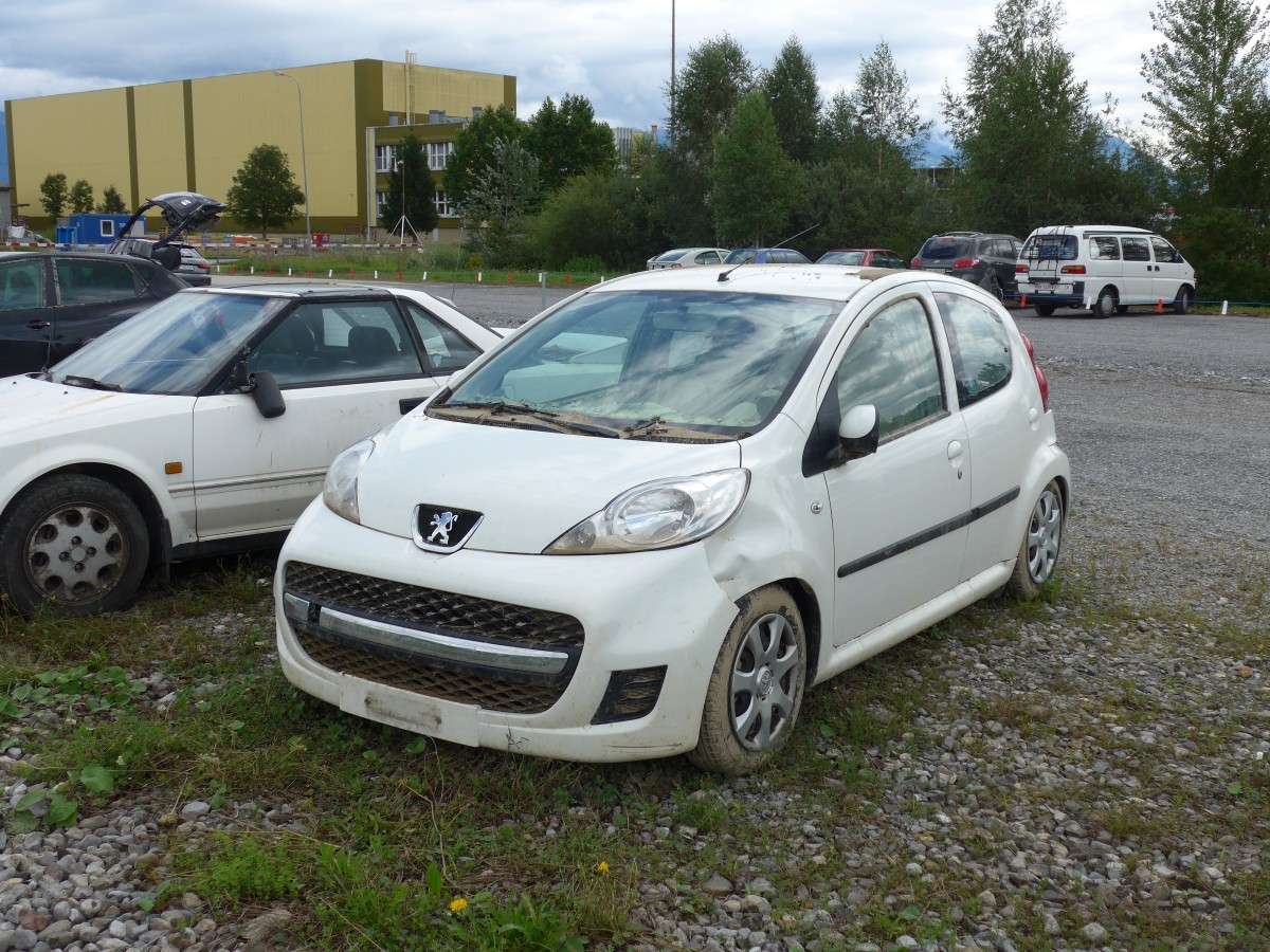 (153'883) - Peugeot am 16. August 2014 nach dem Unwetter in Altst�tten, Allmendplatz