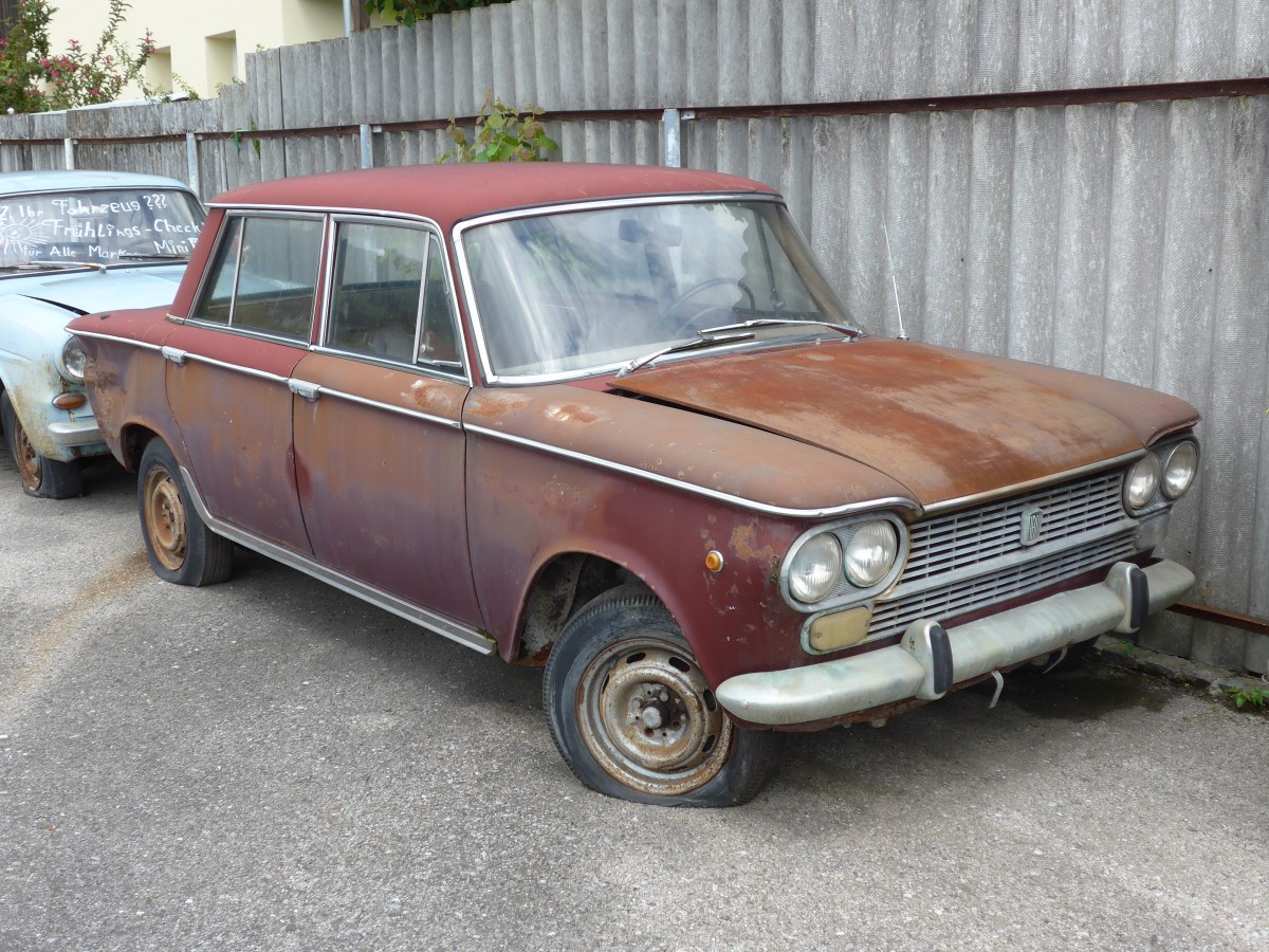 (153'892) - Alter Fiat am 16. August 2014 in Altst�tten, Garage Willeit