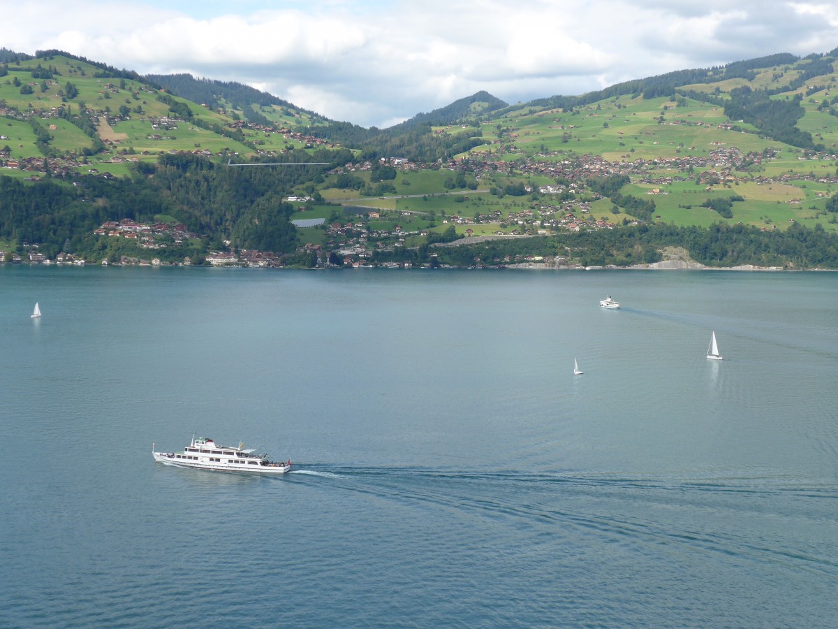 (154'433) - Motorschiff Beatus + Dampfschiff Bl�mlisalp am 24. August 2014 auf dem Thunersee vom Spiezberg aus