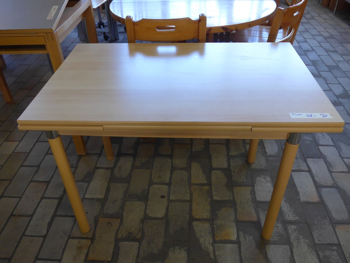 (154'876) - Holztisch am 4. September 2014 im BrockiShop