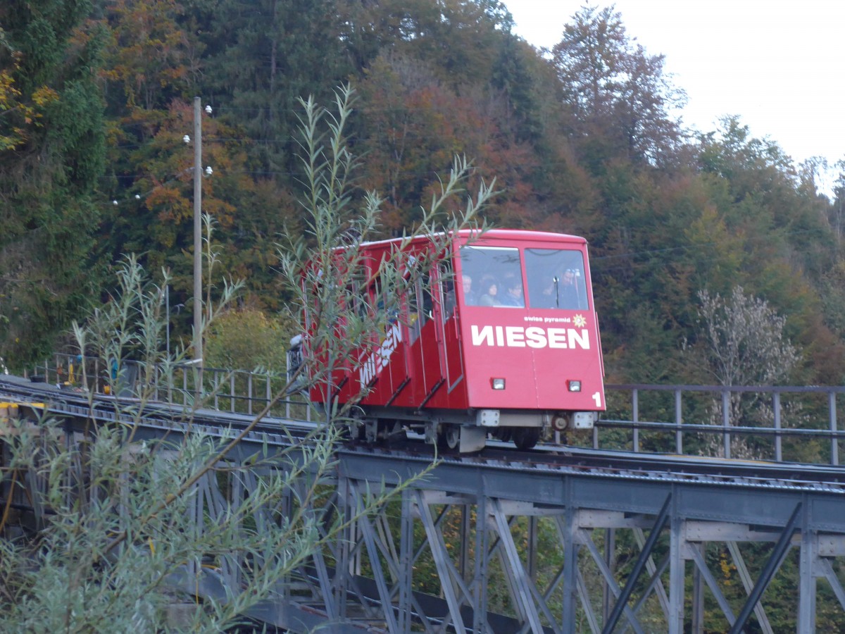 (155'797) - Die Niesenbahn - Nr. 1 - am 19. Oktober 2014 bei der Talstation M�lenen