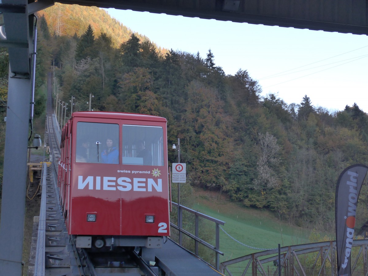 (155'798) - Die Niesenbahn - Nr. 2 - am 19. Oktober 2014 bei der Talstation M�lenen