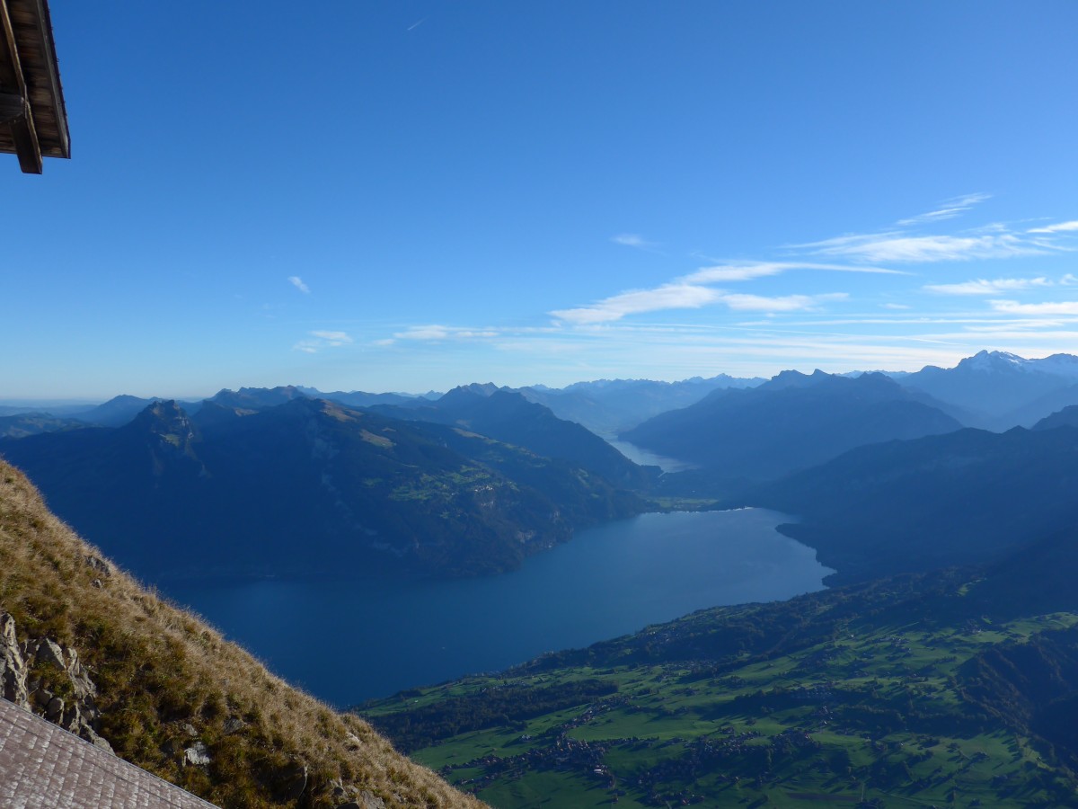 (155'799) - Aussicht vom Niesen auf den Thuner- und Brienzersee am 19. Oktober 2014