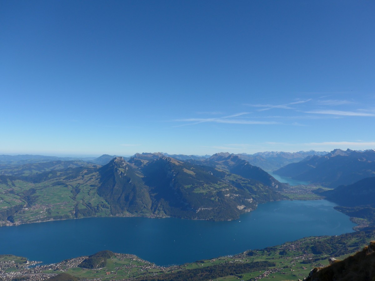 (155'822) - Aussicht vom Niesen auf den Thuner- und Brienzersee am 19. Oktober 2014