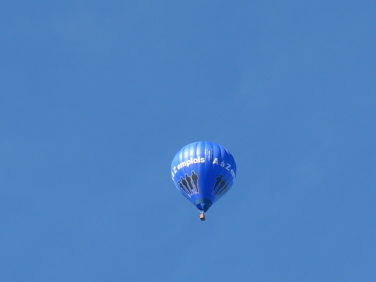 (155'844) - Ein Heissluftballon �ber dem Niesen am 19. Oktober 2014