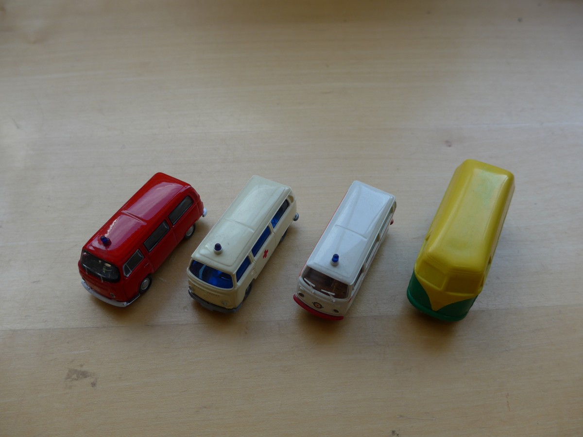 (155'898) - VW-Busmodelle am 20. Oktober 2014 im BrockiShop