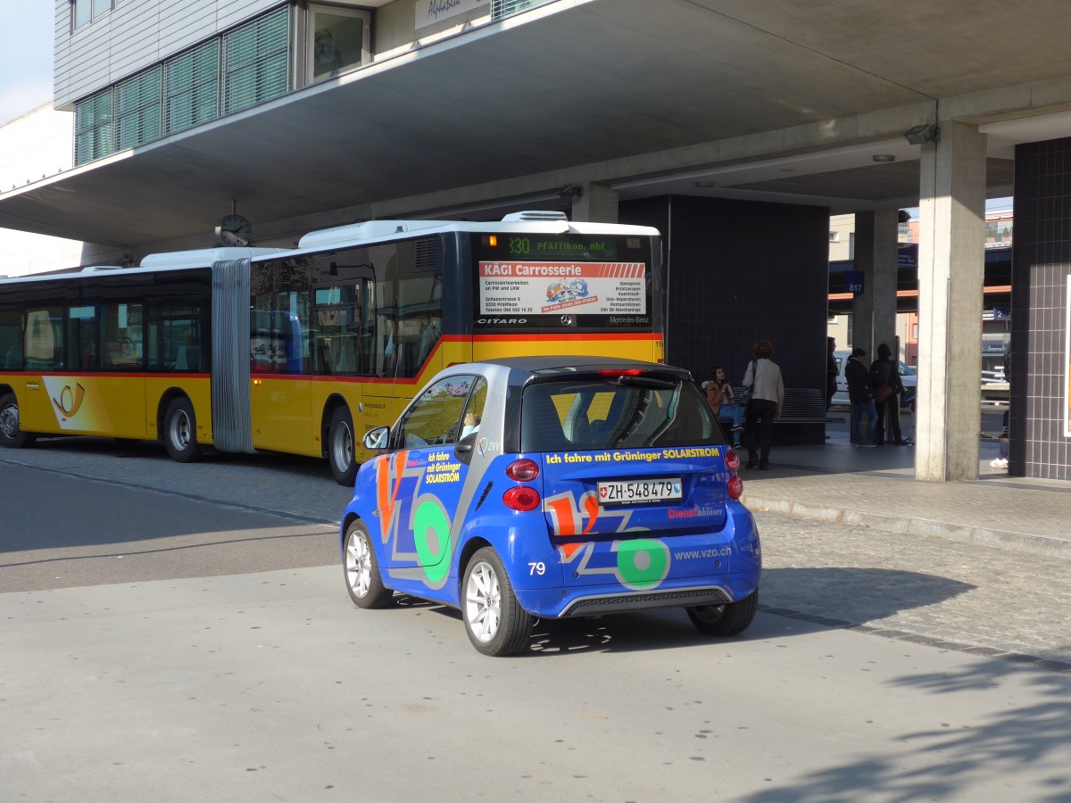 (156'265) - VZO Gr�ningen - Nr. 79/ZH 548'479 - Smart am 28. Oktober 2014 beim Bahnhof Uster