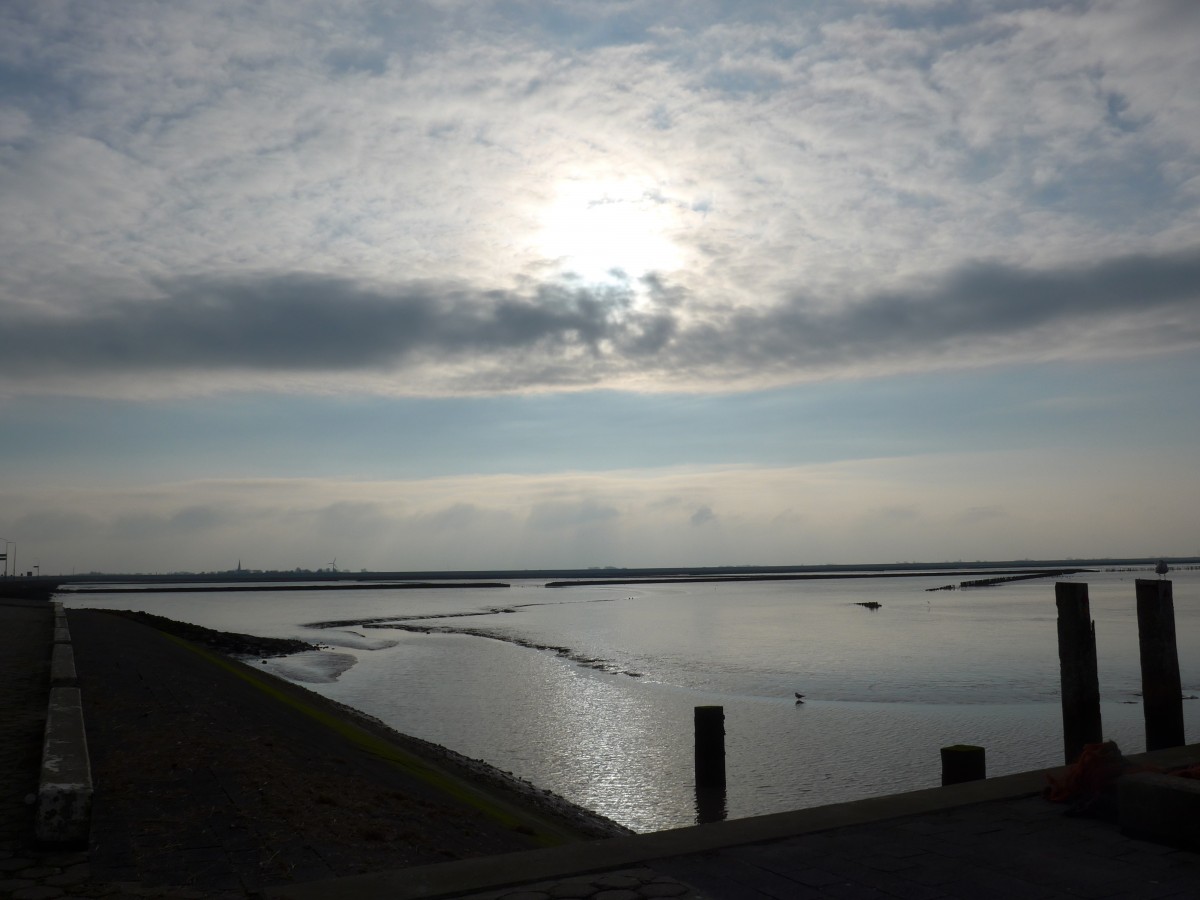 (156'805) - Blick auf das Wattenmeer am 19. November 2014 beim Hafen von Holwerd