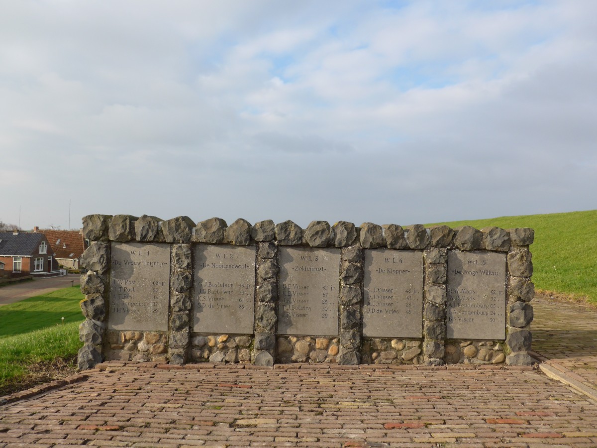 (156'825) - Gedenkst�tte f�r verunfallte Seeleute am 19. November 2014 in Moddergat
