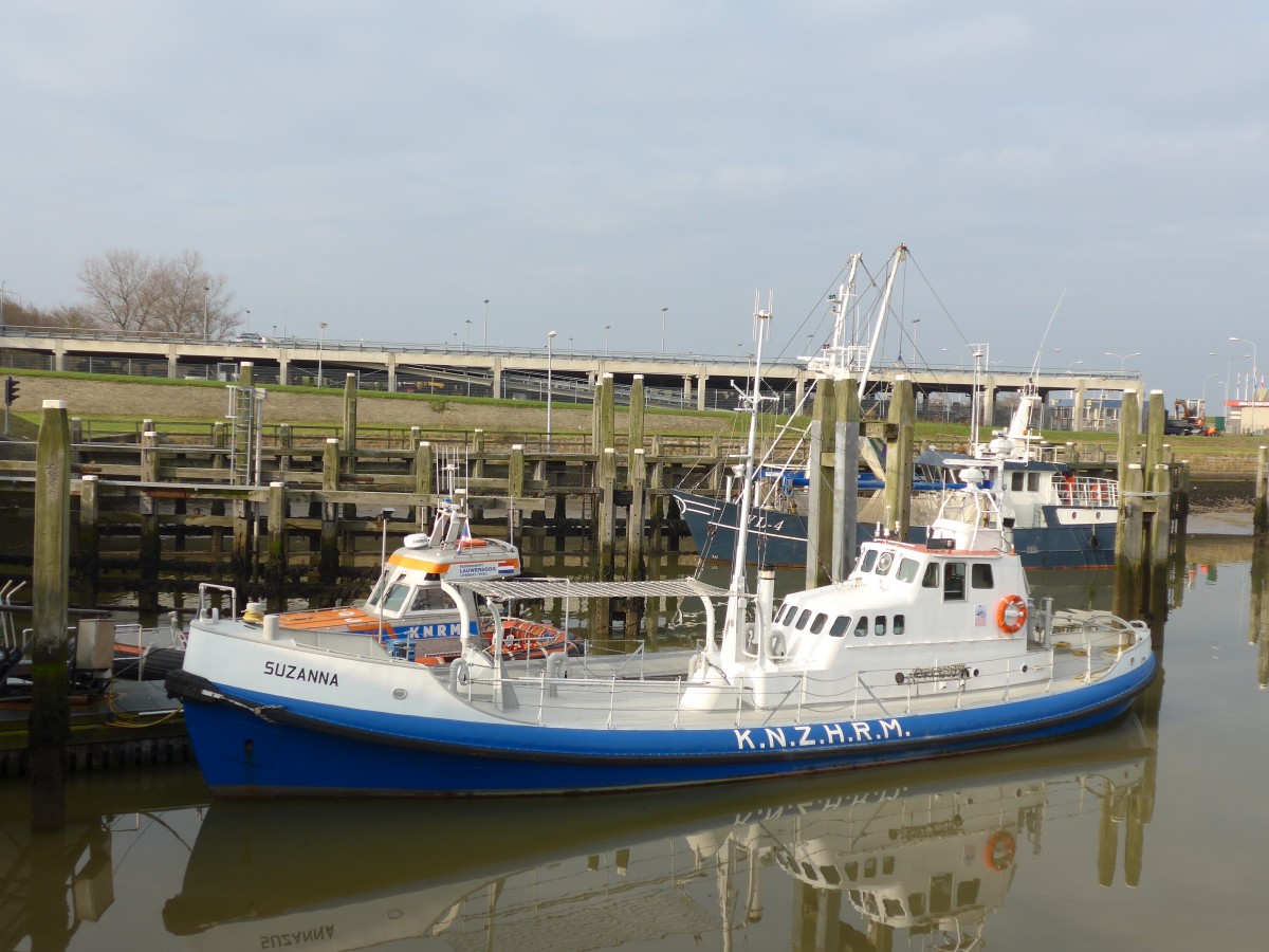 (156'832) - Rettungsschiff Suzanna am 19. November 2014 im Hafen von Lauwersoog