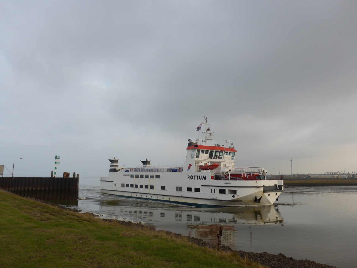 (156'841) - Die F�hre Rottum l�uft am 19. November 2014 in der Hafen von Lauwersoog ein