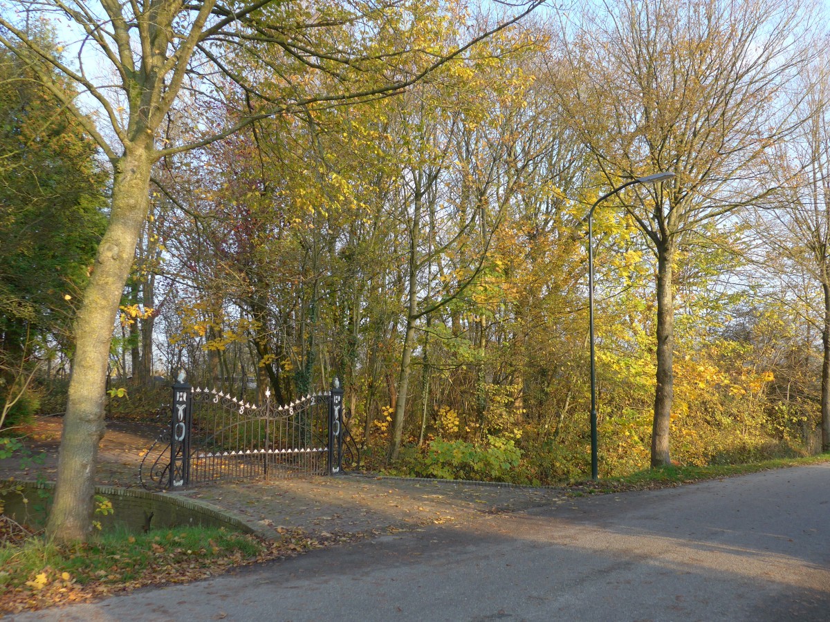 (156'876) - Sch�nes Eingangstor am 19. November 2014 in Vierhuizen