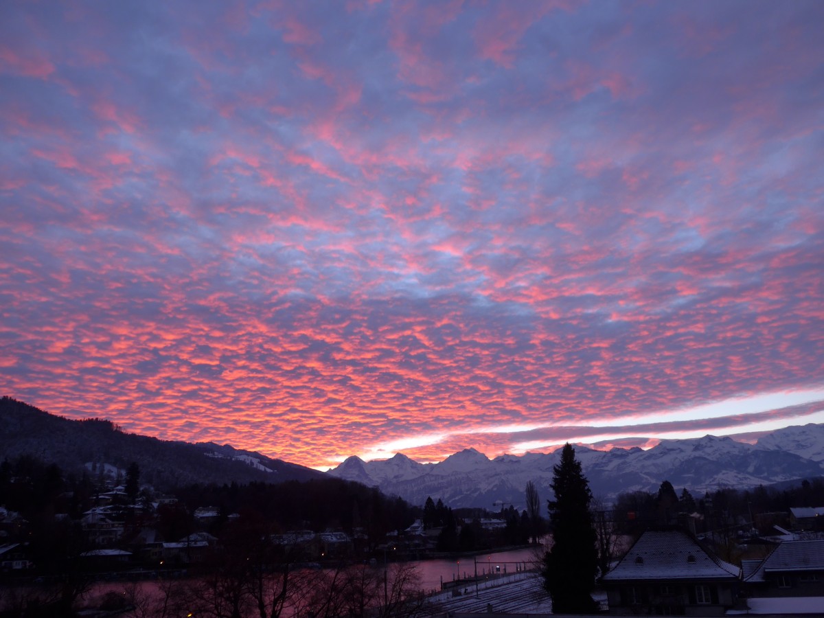(157'723) - Morgenrot am 10. Dezember 2014 in Thun