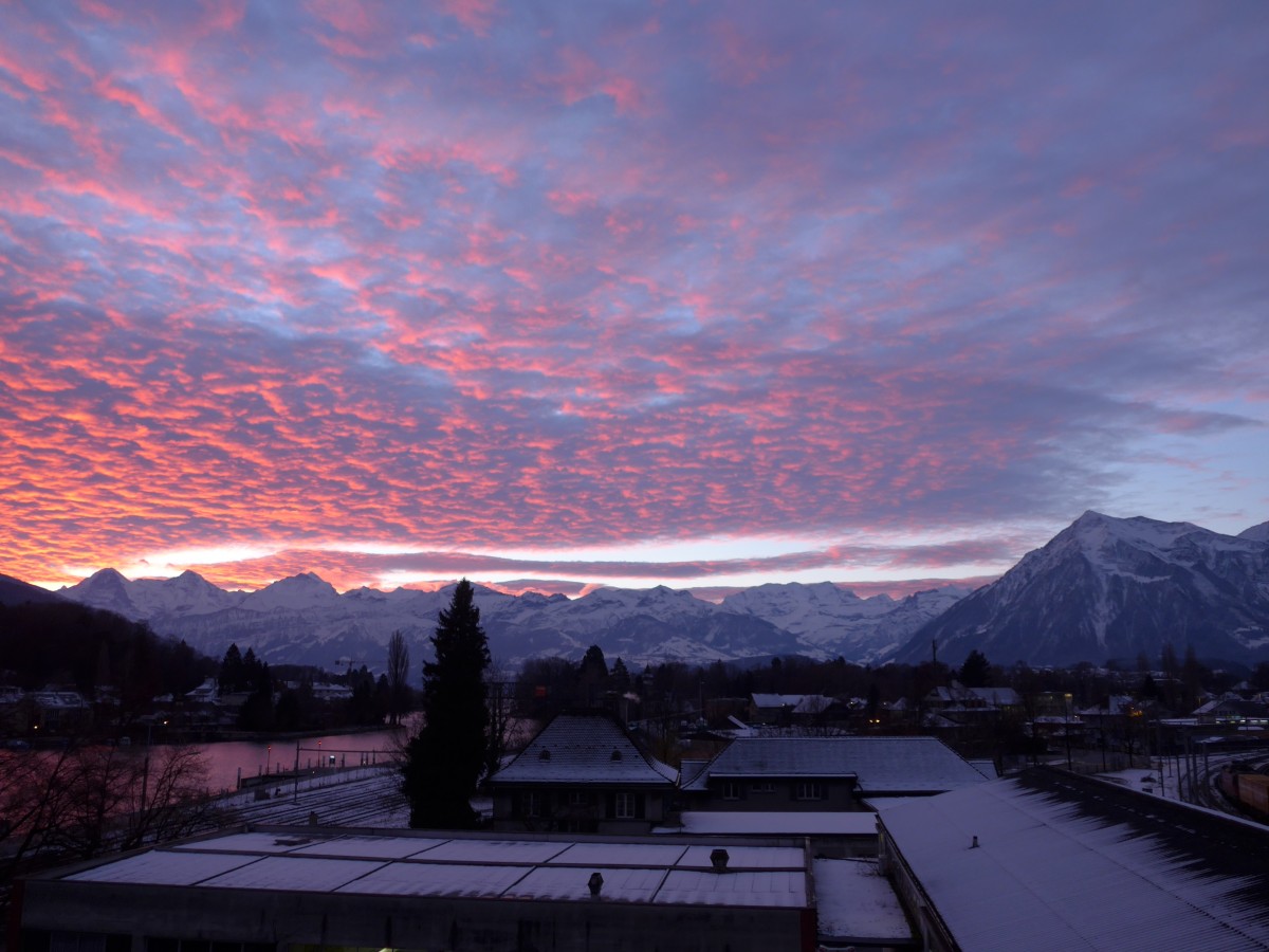 (157'726) - Morgenrot am 10. Dezember 2014 in Thun