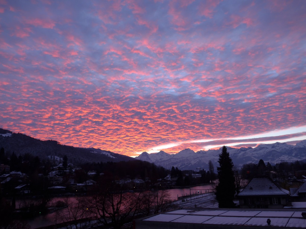 (157'727) - Morgenrot am 10. Dezember 2014 in Thun