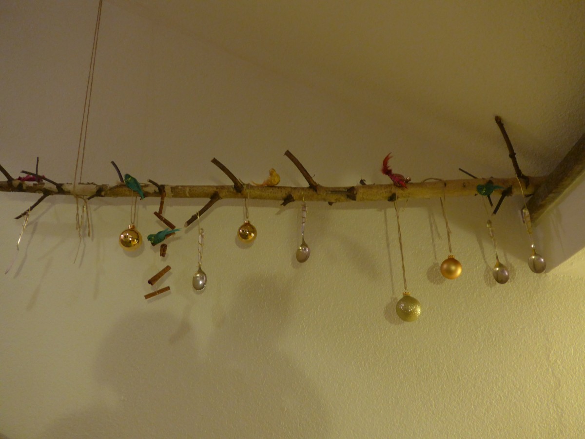 (157'728) - Wandschmuck am 12. Dezember 2014 im Restaurant Lamm in Gwatt