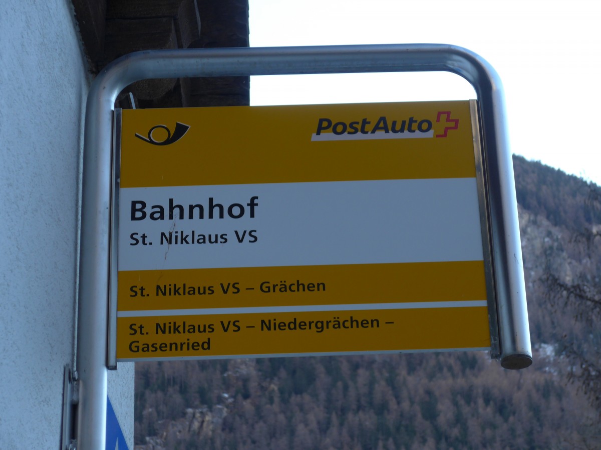 (157'896) - PostAuto-Haltestelle - St. Niklaus VS, Bahnhof - am 23. Dezember 2014