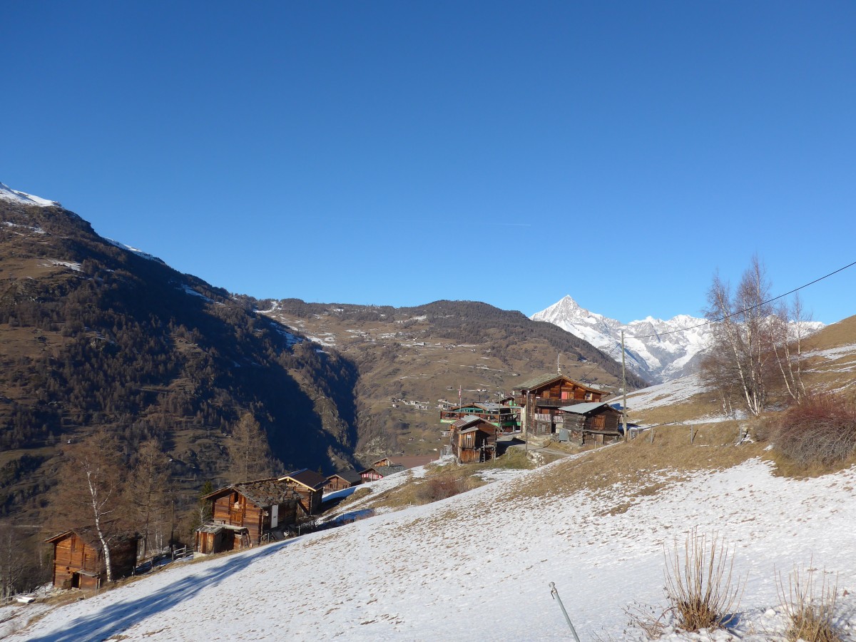 (157'899) - Chalets und Matterhorn am 23. Dezember 2014 in Gr�chen