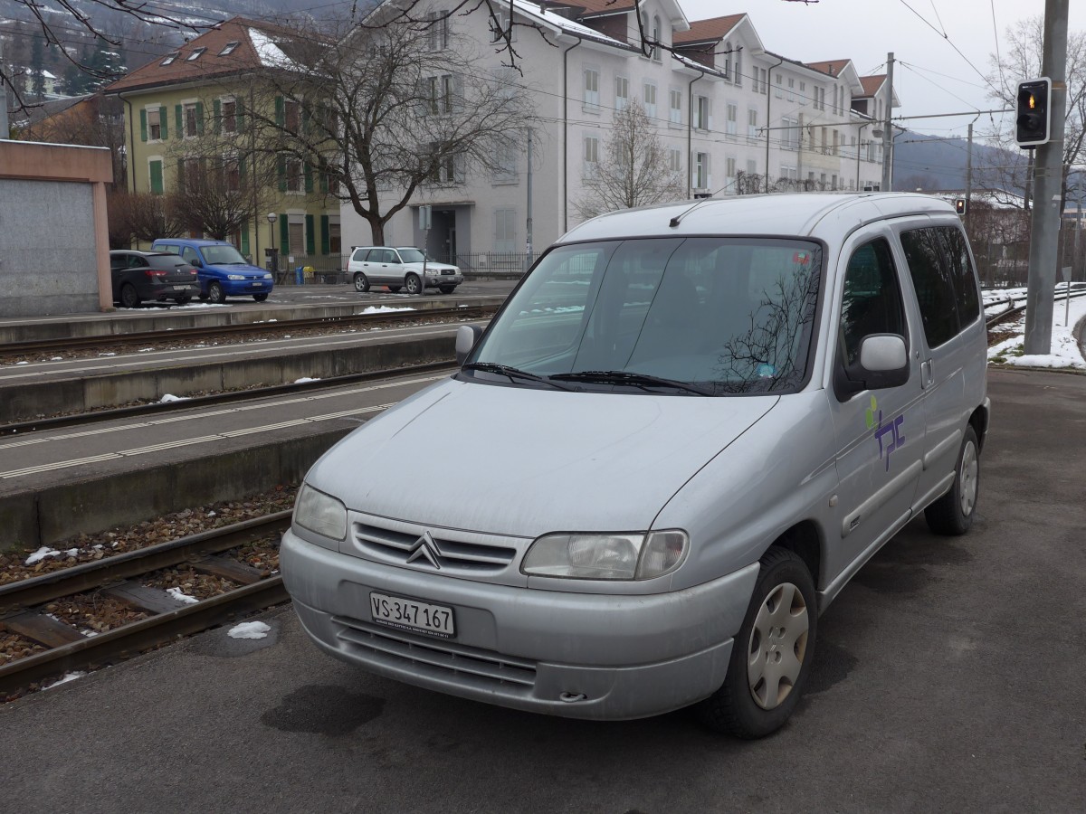 (158'154) - TPC Aigle - VS 347'167 - Citro�n am 2. Januar 2015 beim Bahnhof Monthey-Ville