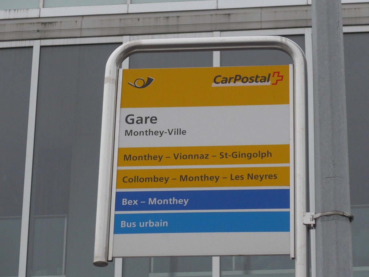 (158'170) - PostAuto-Haltestelle - Monthey-Ville, Gare - am 2. Januar 2015