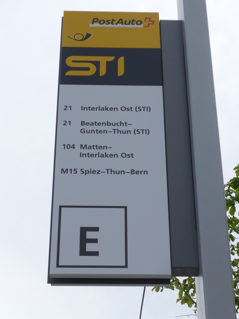 (160'134) - PostAuto/STI-Haltestelle - Interlaken West, Bahnhof - am 26. April 2015