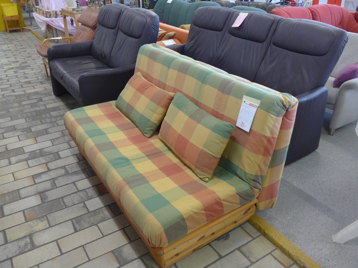 (160'170) - Buntes Bettsofa am 5. Mai 2015 im BrockiShop