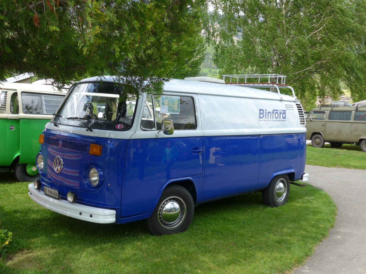 (160'256) - VW-Bus - BE 998'666 - am 9. Mai 2015 in Brienz, Camping Aaregg