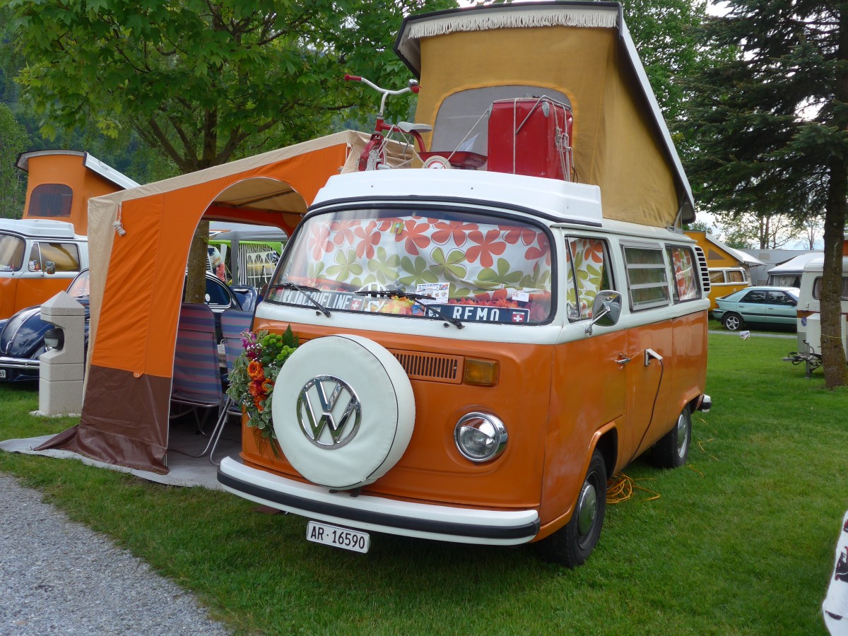 (160'281) - VW-Bus - AR 16'590 - am 9. Mai 2015 in Brienz, Camping Aaregg