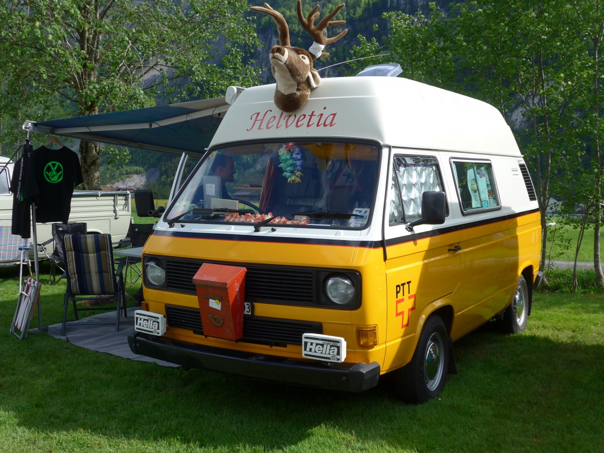 (160'303) - VW-Bus - AG 414'093 - (ex PTT) am 9. Mai 2015 in Brienz, Camping Aaregg