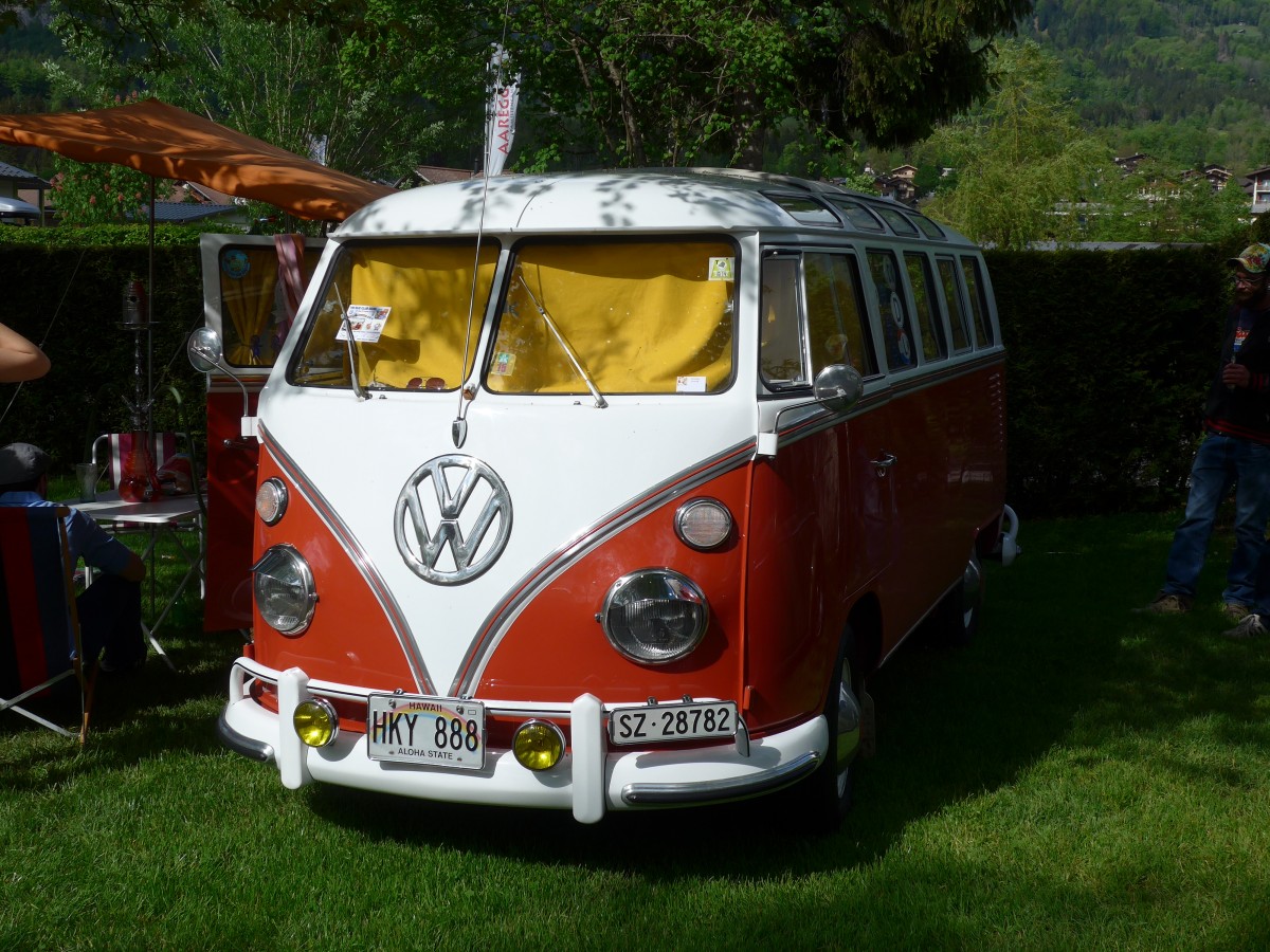 (160'320) - VW-Bus - SZ 28'782 - am 9. Mai 2015 in Brienz, Camping Aaregg