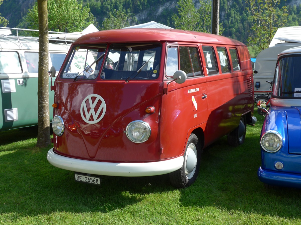 (160'337) - Feuerwehr, Thun - BE 26'568 - VW-Bus am 9. Mai 2015 in Brienz, Camping Aaregg