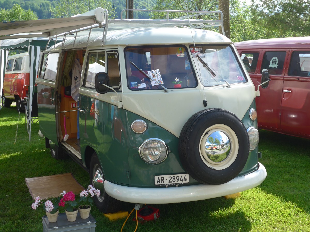 (160'338) - VW-Bus - AR 28'944 - am 9. Mai 2015 in Brienz, Camping Aaregg