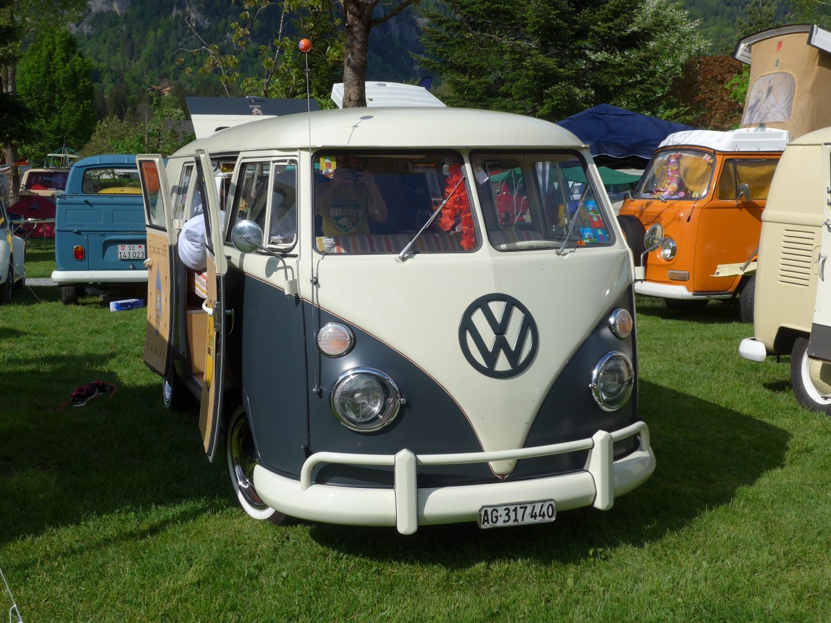(160'346) - VW-Bus - AG 317'440 - am 9. Mai 2015 in Brienz, Camping Aaregg