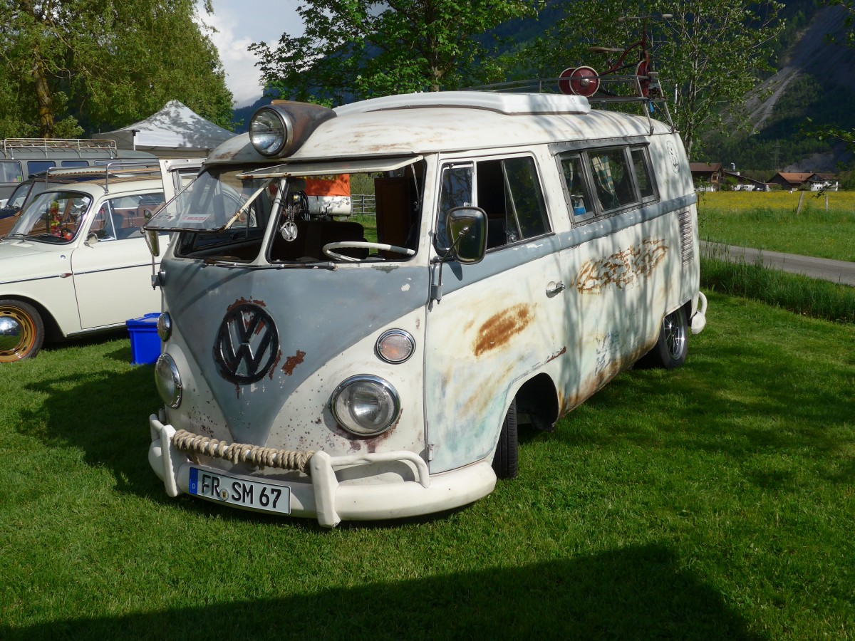 (160'352) - VW-Bus - FR-SM 67 - am 9. Mai 2015 in Brienz, Camping Aaregg
