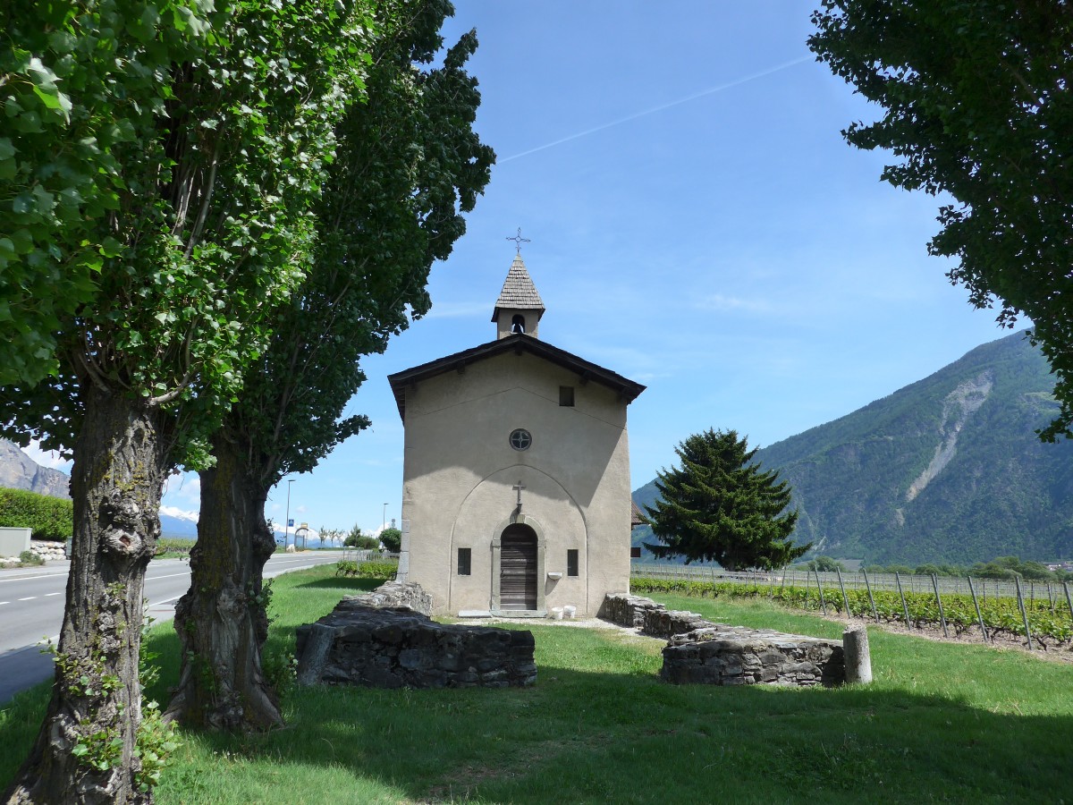 (160'432) - Kapelle am 10. Mai 2015 in Saillon